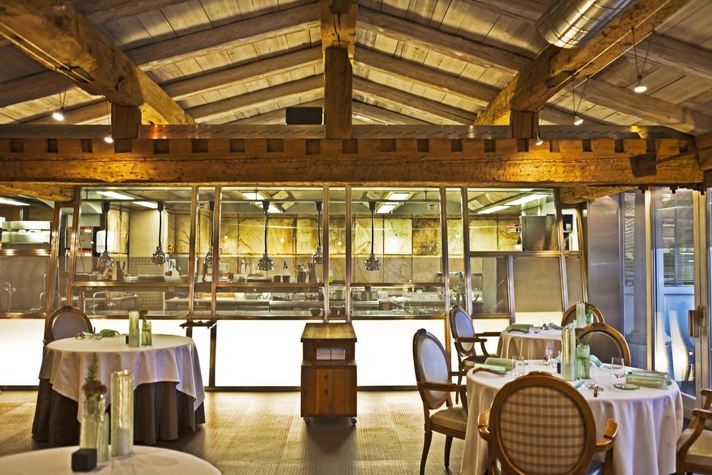فندق فيير دو لاكفي  فندق ومطعم يوان كونتي بورد دو لاك المظهر الخارجي الصورة